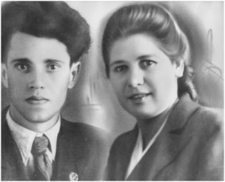 Родом из учительской династии Родом из учительской династии