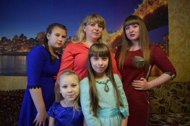 Настоящая семья - это много дружных я!