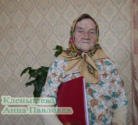 Песня в трудах помогала