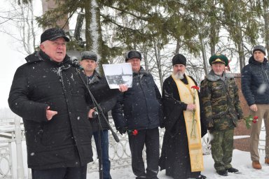 Мы подвиг ваш помним и чтим Мы подвиг ваш помним и чтим