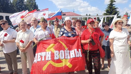 «Не позабыть нам грозное лето...» «Не позабыть нам грозное лето...»