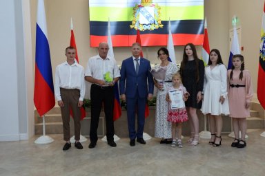 Мы &ndash; семьЯ.  Мы &ndash;двенадцать&laquo;Я&raquo;
