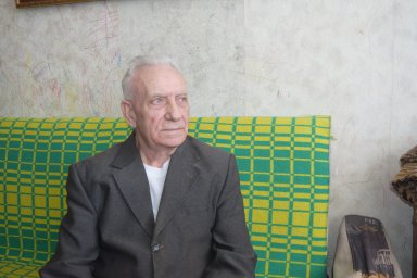 В белом халате,  под стук колес