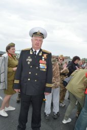 В одном строю деды и прадеды, отцы и сыновья В одном строю деды и прадеды, отцы и сыновья