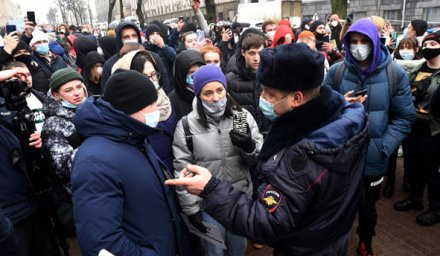 Курянам напомнили об ответственности за участие в несанкционированных мероприятиях