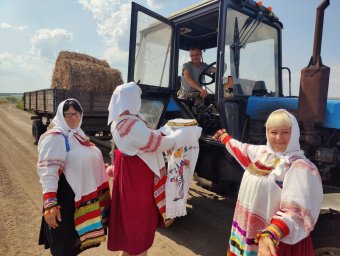 С песней в поле веселей С песней в поле веселей